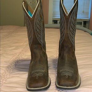 Women Ariat Square-Toed Boots